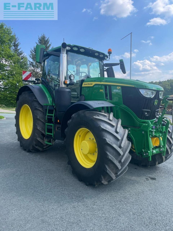 John Deere 6r250 - Trator: foto 2 John Deere 6r250 - Trator: foto 2