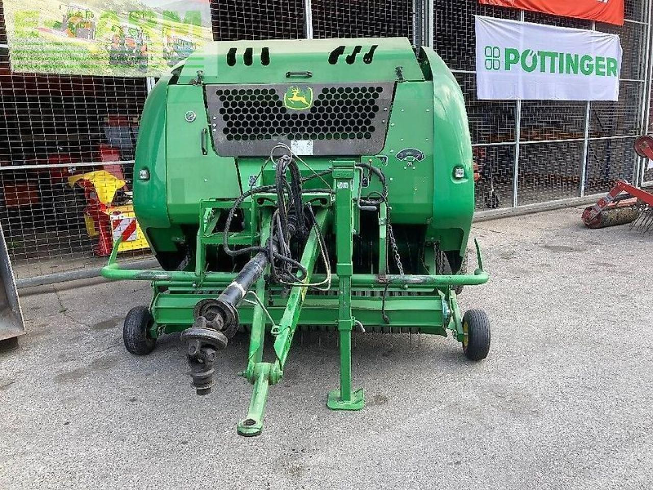 John Deere f440m - Enfardadeira de fardos quadrados: foto 2 John Deere f440m - Enfardadeira de fardos quadrados: foto 2