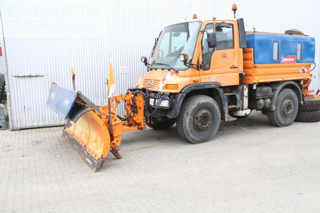 Mercedes-Benz unimog u 400 - Veículo limpa-neves: foto 1 Mercedes-Benz unimog u 400 - Veículo limpa-neves: foto 1