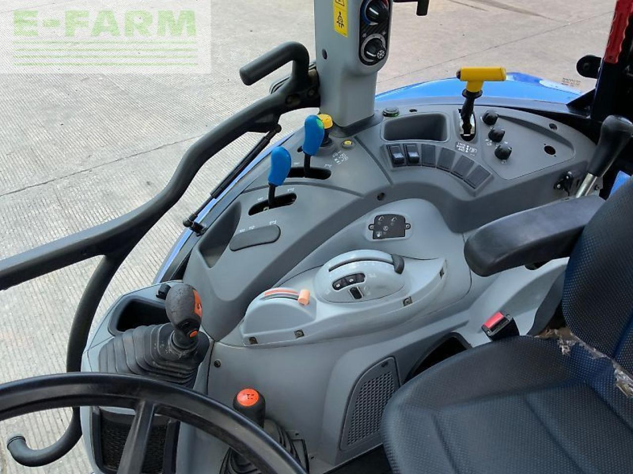 Trator New Holland t5.95 tractor (st23758): foto 15 Trator New Holland t5.95 tractor (st23758): foto 15