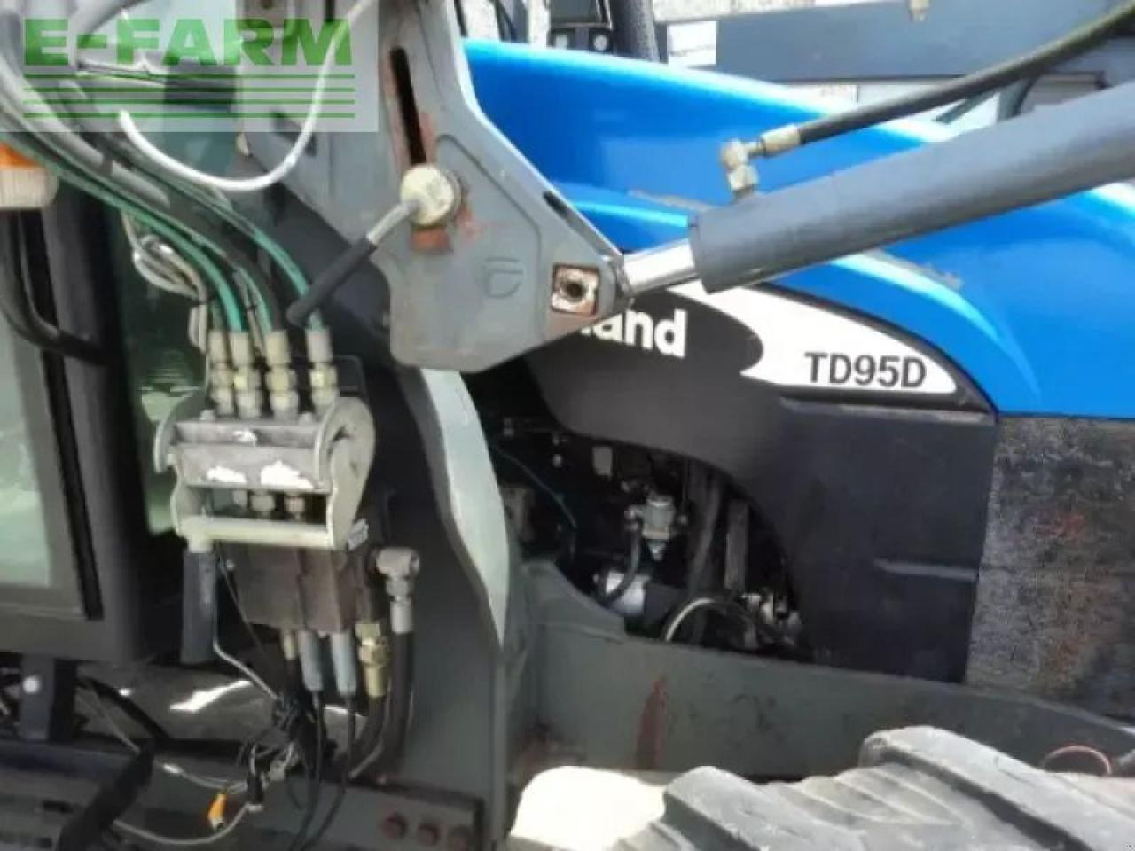 New Holland td 95 d D - Trator: foto 5 New Holland td 95 d D - Trator: foto 5