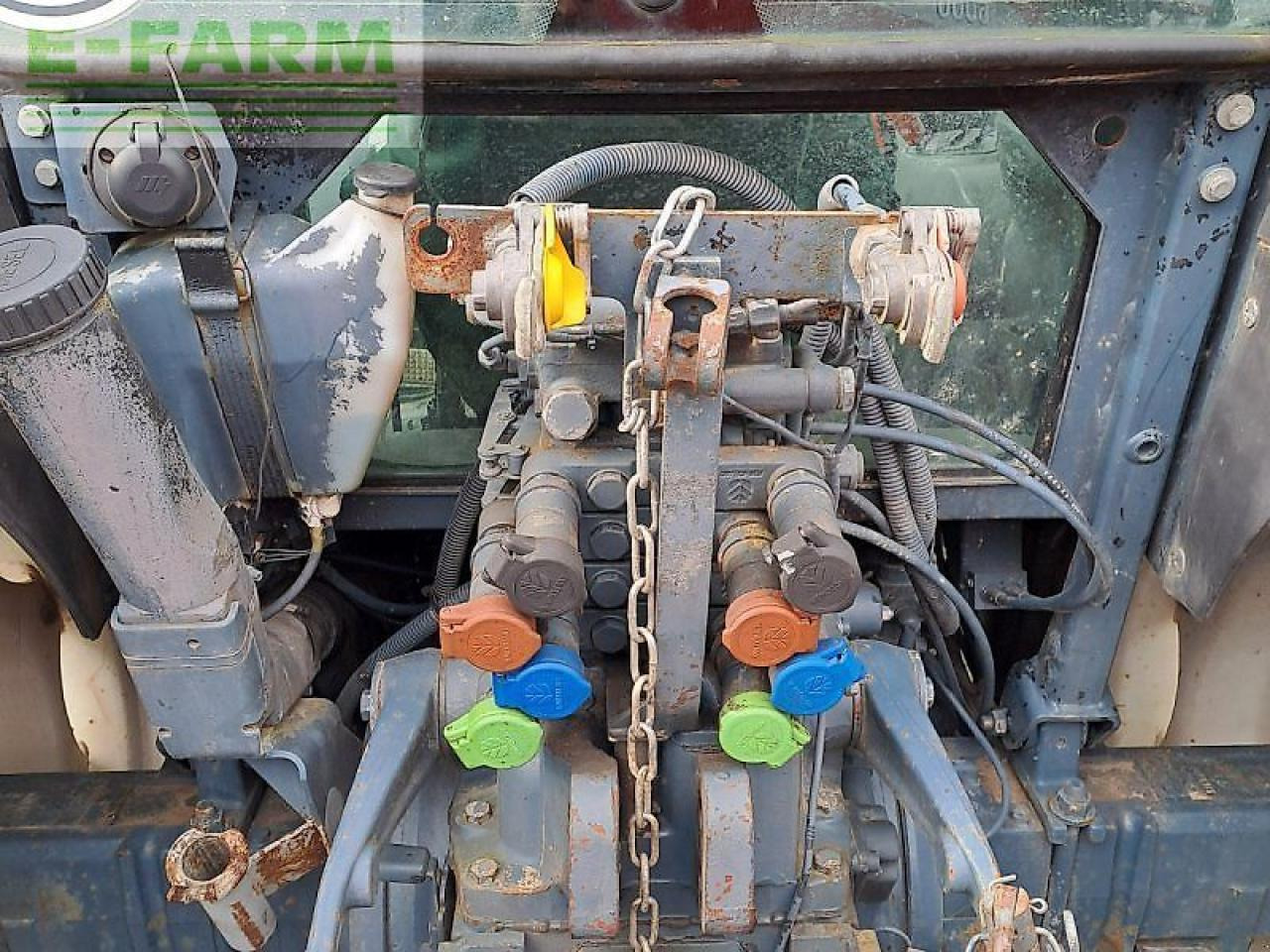 New Holland tn 75 s S - Trator: foto 5 New Holland tn 75 s S - Trator: foto 5