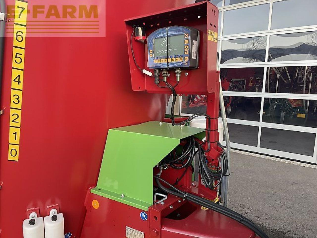 Strautmann verti-mix 1500 double k - Equipamento de gado: foto 2 Strautmann verti-mix 1500 double k - Equipamento de gado: foto 2