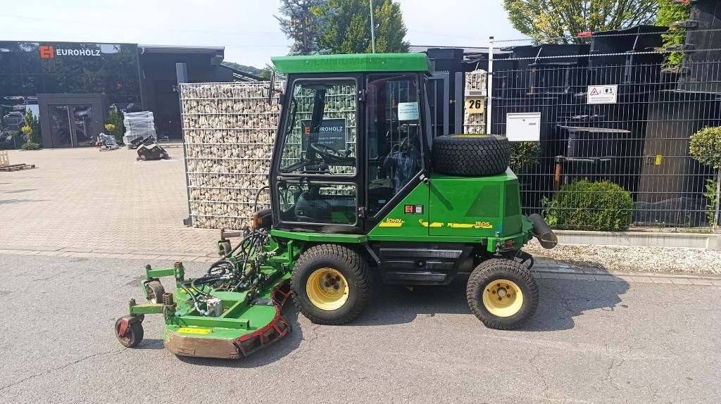 John Deere 1505 vollhydr. Großflächenmäher 3 m Mähwerk Allrad - Gadanheira: foto 5 John Deere 1505 vollhydr. Großflächenmäher 3 m Mähwerk Allrad - Gadanheira: foto 5