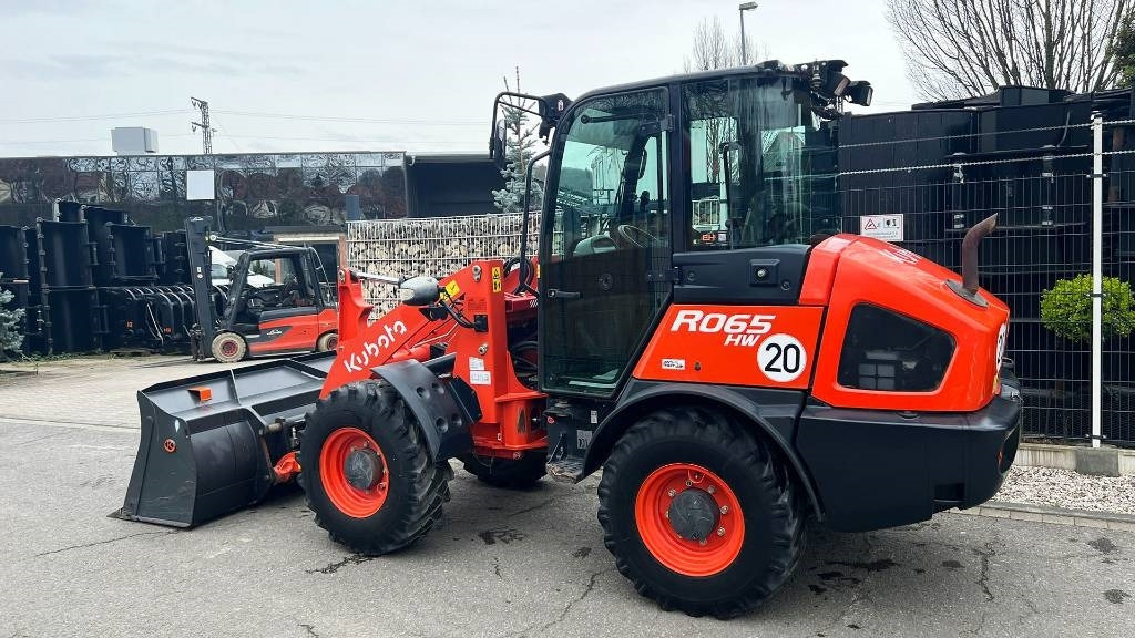Kubota R 065, Radlader, hydr. Schnellwechsler, Schaufel - Pá carregadora de rodas: foto 3 Kubota R 065, Radlader, hydr. Schnellwechsler, Schaufel - Pá carregadora de rodas: foto 3