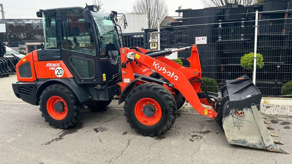 Kubota R 065, Radlader, hydr. Schnellwechsler, Schaufel - Pá carregadora de rodas: foto 1 Kubota R 065, Radlader, hydr. Schnellwechsler, Schaufel - Pá carregadora de rodas: foto 1