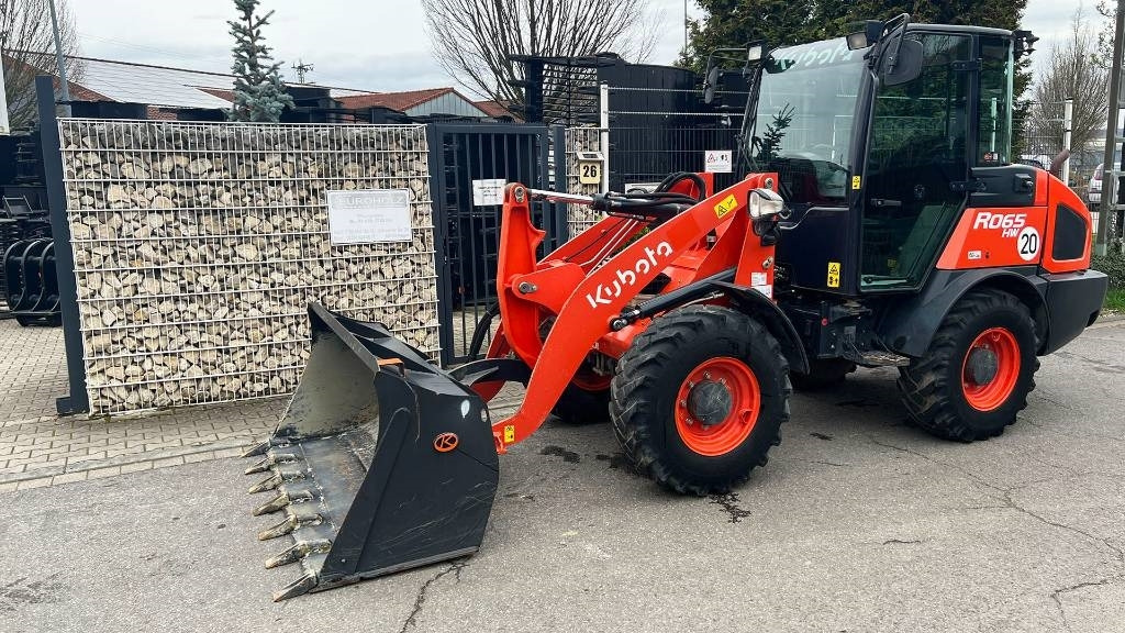 Kubota R 065, Radlader, hydr. Schnellwechsler, Schaufel - Pá carregadora de rodas: foto 4 Kubota R 065, Radlader, hydr. Schnellwechsler, Schaufel - Pá carregadora de rodas: foto 4