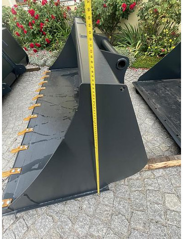 Big SUN Schwergutschaufel 250 cm mit Kramer / Claas Scorpion mit Zähne - Equipamento: foto 4 Big SUN Schwergutschaufel 250 cm mit Kramer / Claas Scorpion mit Zähne - Equipamento: foto 4