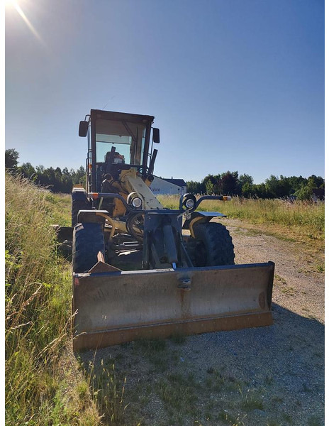 New Holland F106.6A Motorgrader - Motoniveladora: foto 2 New Holland F106.6A Motorgrader - Motoniveladora: foto 2