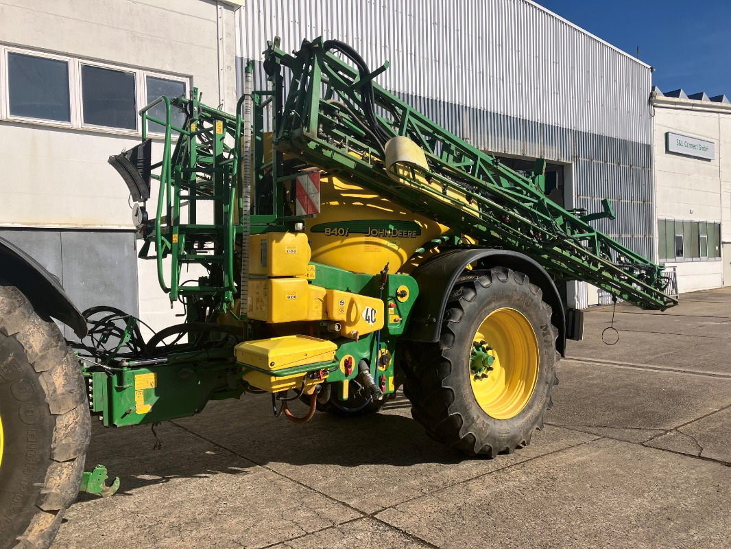 John Deere 840i Anhängespritze/ 30m Gestänge - Pulverizador agricola: foto 1 John Deere 840i Anhängespritze/ 30m Gestänge - Pulverizador agricola: foto 1