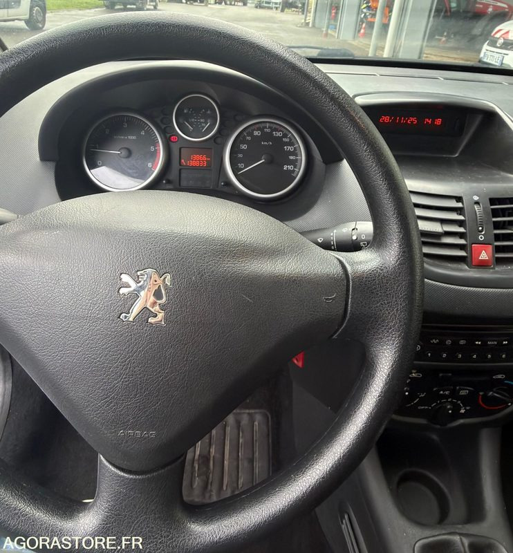 206 + - Automóvel: foto 4 206 + - Automóvel: foto 4