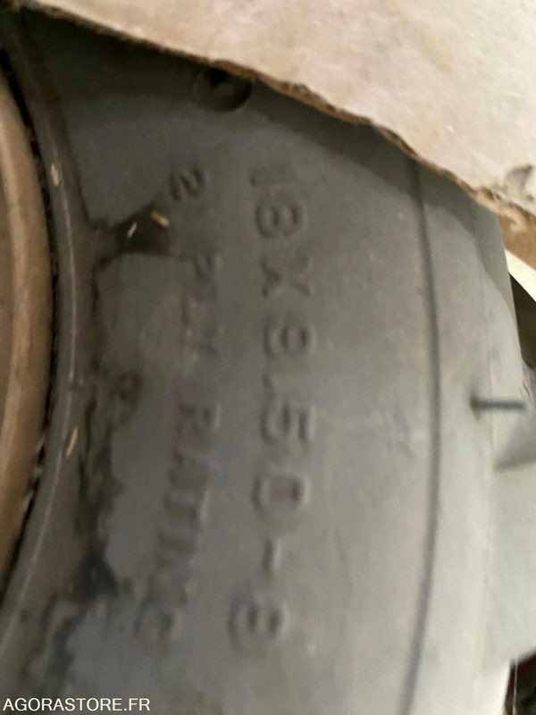 4 Roues completes CARLISLE 18 X 9.50-8 pour DITCH WITCH R300 - Equipamento de construção: foto 4 4 Roues completes CARLISLE 18 X 9.50-8 pour DITCH WITCH R300 - Equipamento de construção: foto 4