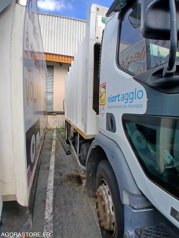 BOM 19 T RENAULT 270 DCI - 2002 - 370 889km - Caminhão de lixo: foto 5 BOM 19 T RENAULT 270 DCI - 2002 - 370 889km - Caminhão de lixo: foto 5