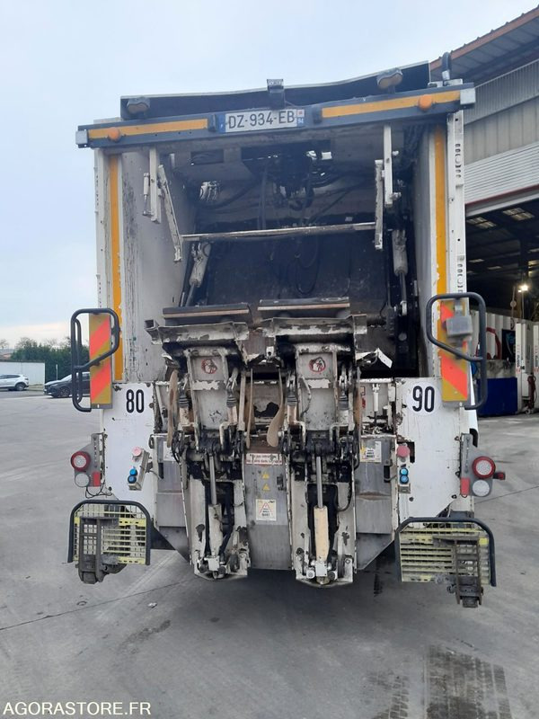 BOM 26T GNC IVECO - 2016 / 111802 KM (6402- VPIDF -66ICAM571X) - Caminhão de lixo: foto 4 BOM 26T GNC IVECO - 2016 / 111802 KM (6402- VPIDF -66ICAM571X) - Caminhão de lixo: foto 4