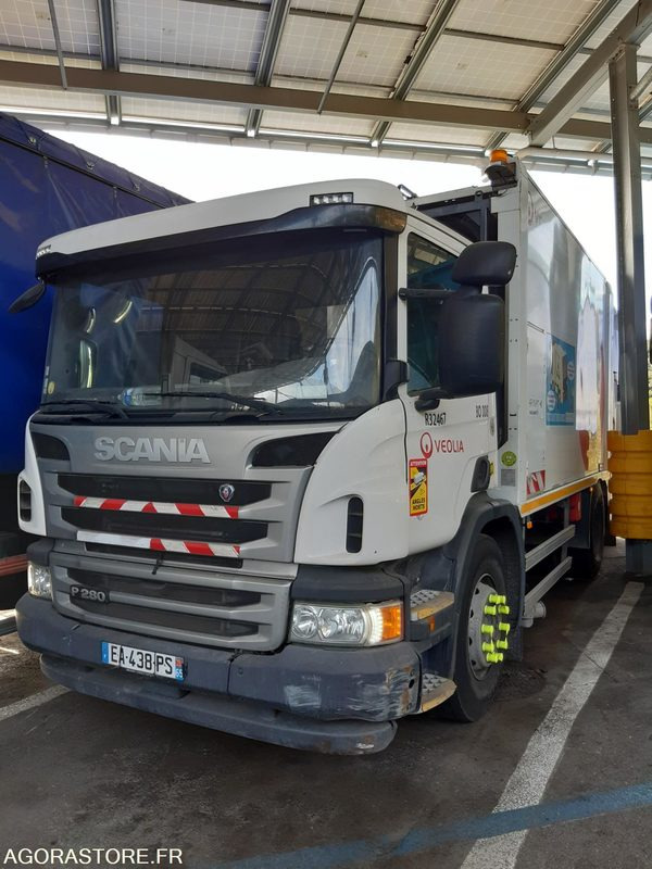 BOM AR SCANIA 19T - SEMAT - R32467 - 182244 kms - Caminhão de lixo: foto 1 BOM AR SCANIA 19T - SEMAT - R32467 - 182244 kms - Caminhão de lixo: foto 1