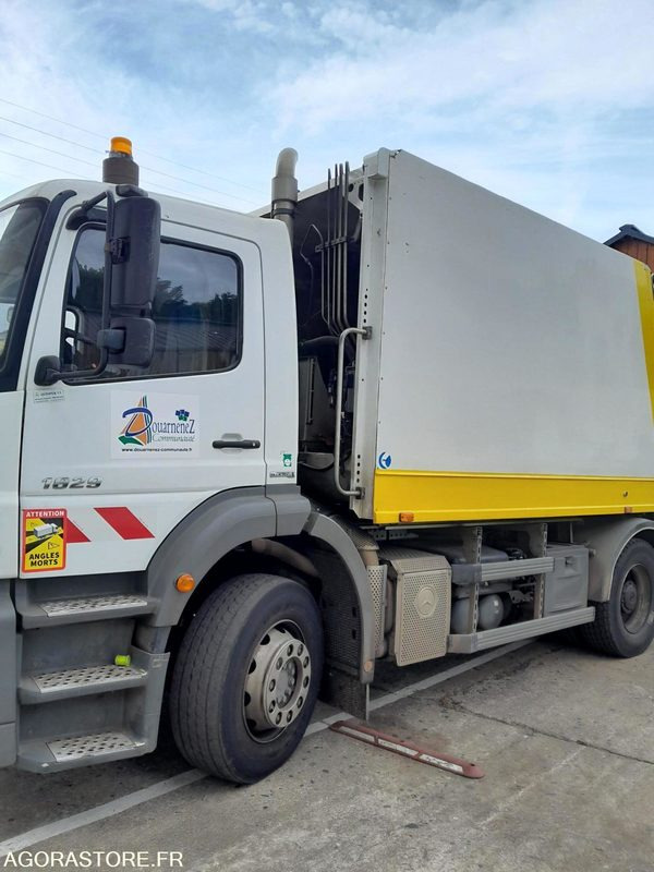 BOM MERCEDES AXOR 267385 kms 2009 - Caminhão de lixo: foto 4 BOM MERCEDES AXOR 267385 kms 2009 - Caminhão de lixo: foto 4
