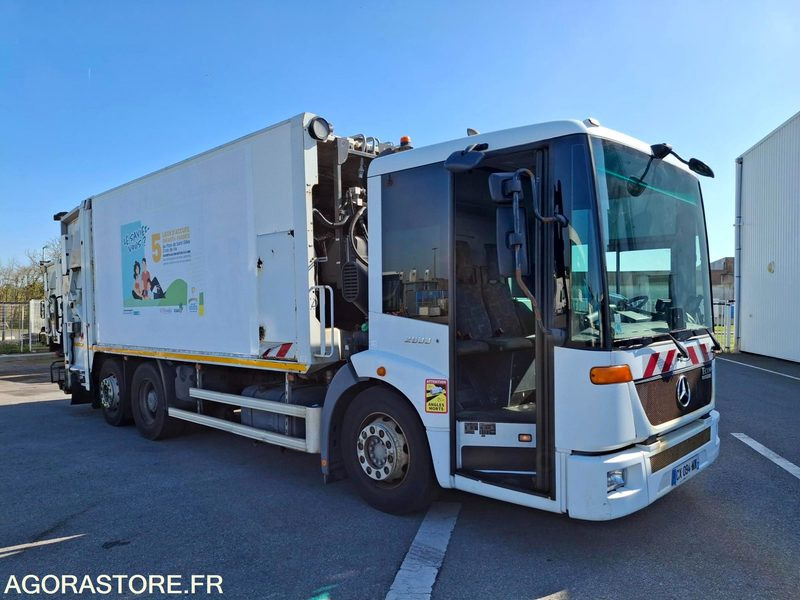BOM Mercedes Econic 243135 kms 2013 - Caminhão de lixo: foto 3 BOM Mercedes Econic 243135 kms 2013 - Caminhão de lixo: foto 3