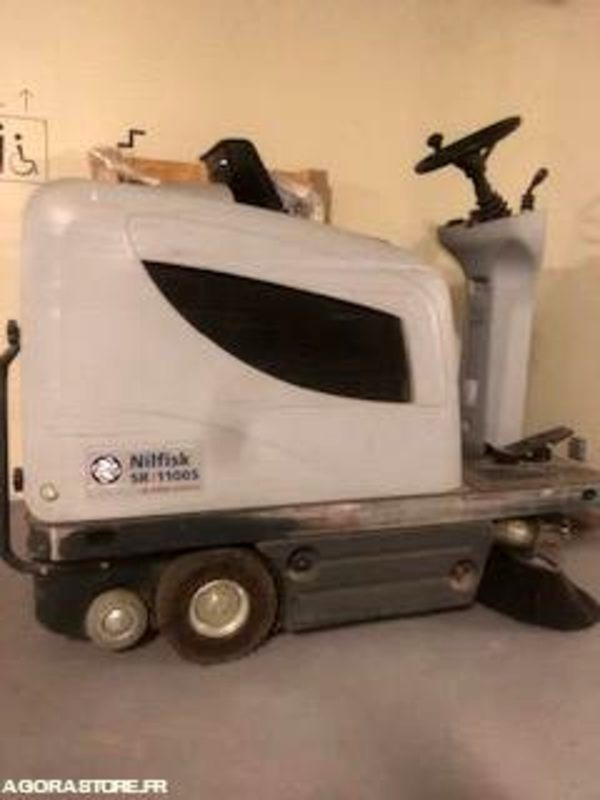 Balayeuse NILFISK SR 11005 2005 - Ferramenta/ Equipamento: foto 1 Balayeuse NILFISK SR 11005 2005 - Ferramenta/ Equipamento: foto 1