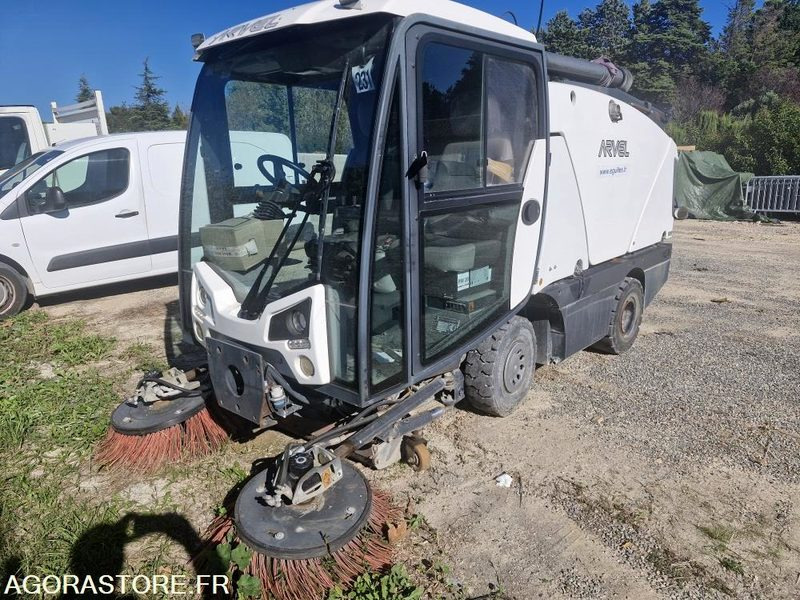 Balayeuse SCHMIDT 2242 heures 2017 - Varredora urbana: foto 1 Balayeuse SCHMIDT 2242 heures 2017 - Varredora urbana: foto 1