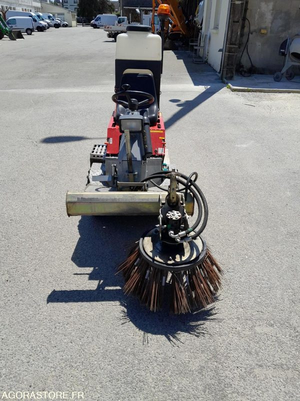 Balayeuse désherbeur désherbeuse automotrice pour désherbage trottoirs Cochet - Equipamentos para jardinagem: foto 2 Balayeuse désherbeur désherbeuse automotrice pour désherbage trottoirs Cochet - Equipamentos para jardinagem: foto 2