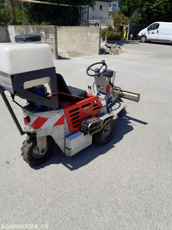 Balayeuse désherbeur désherbeuse automotrice pour désherbage trottoirs Cochet - Equipamentos para jardinagem: foto 3 Balayeuse désherbeur désherbeuse automotrice pour désherbage trottoirs Cochet - Equipamentos para jardinagem: foto 3