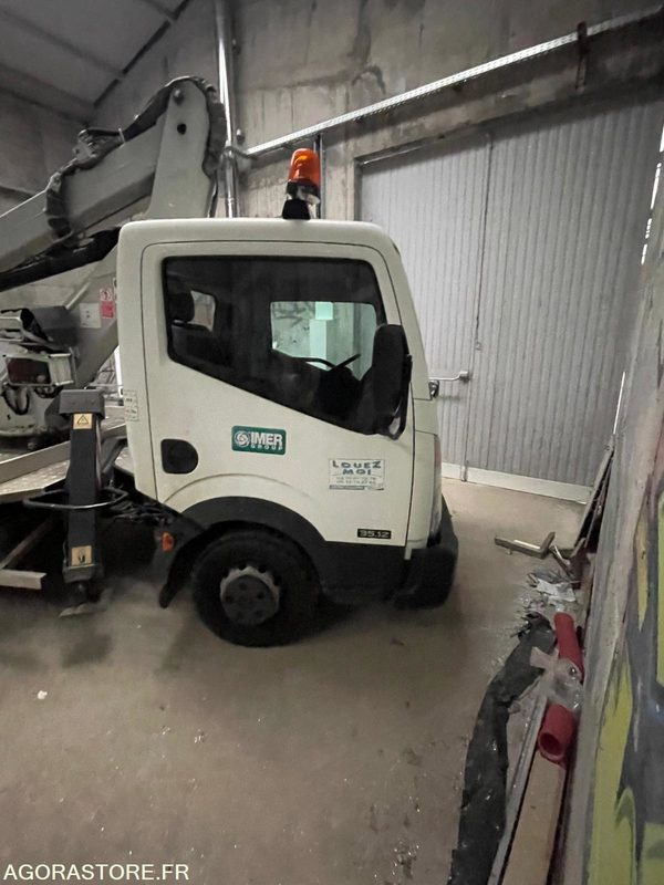CAMION NACELLE NISSAN IMER P18T12 28740 KM 2015 - Caminhão com plataforma aérea: foto 5 CAMION NACELLE NISSAN IMER P18T12 28740 KM 2015 - Caminhão com plataforma aérea: foto 5