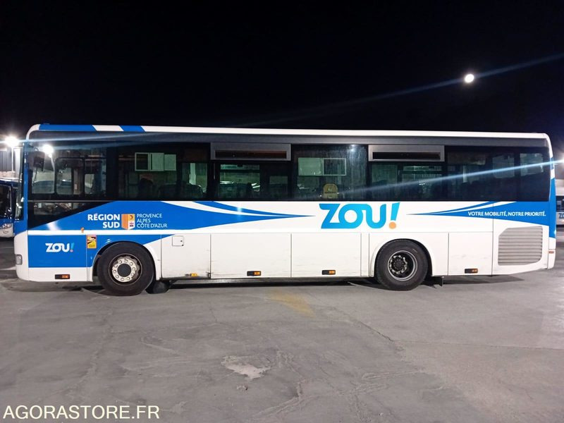 CAR IRISBUS RECREO N°11411 MEC 2009 - KM 264000 - Autocarro escolar: foto 3 CAR IRISBUS RECREO N°11411 MEC 2009 - KM 264000 - Autocarro escolar: foto 3