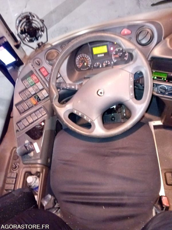 CAR IRISBUS RECREO N°11411 MEC 2009 - KM 264000 - Autocarro escolar: foto 5 CAR IRISBUS RECREO N°11411 MEC 2009 - KM 264000 - Autocarro escolar: foto 5