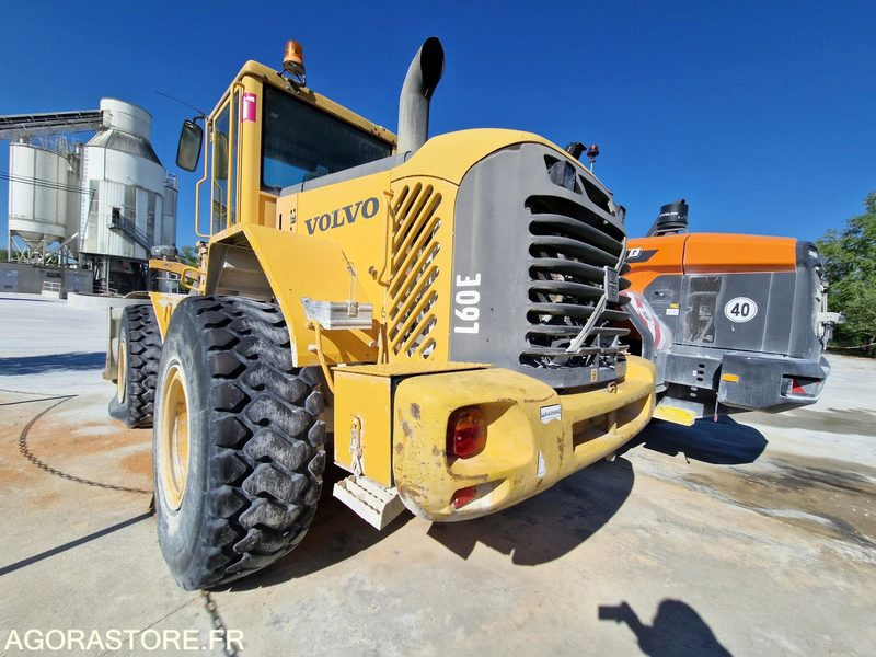 CHARGEUSE VOLVO L60E - 2005 / 6 670 HEURES - Pá carregadora: foto 4 CHARGEUSE VOLVO L60E - 2005 / 6 670 HEURES - Pá carregadora: foto 4