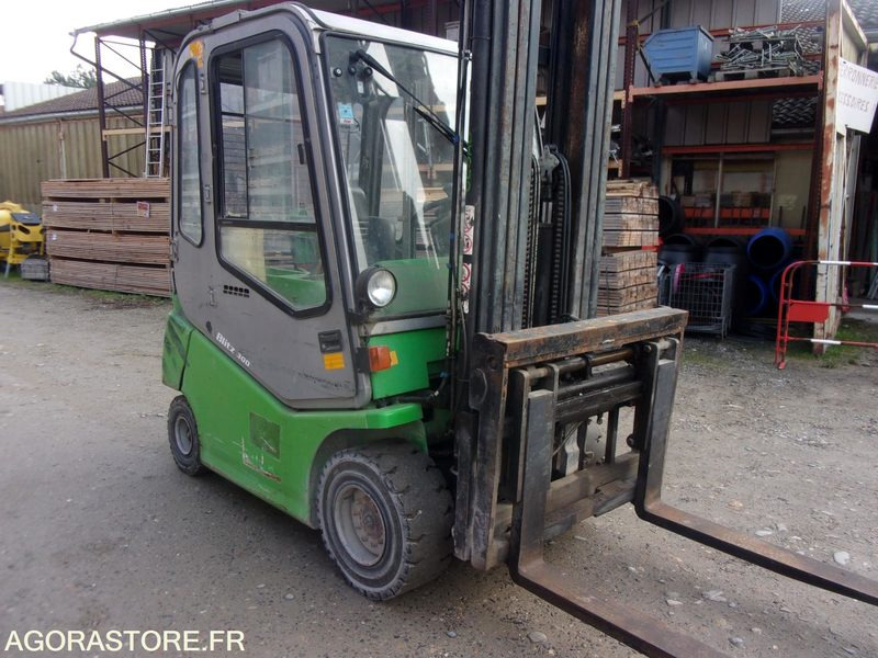 CHARIOT ÉLÉVATEUR 3 TONNES POSITIONNEUR DE FOURCHES ELECTRIQUE CESAB - Empilhadeira elétrica: foto 1 CHARIOT ÉLÉVATEUR 3 TONNES POSITIONNEUR DE FOURCHES ELECTRIQUE CESAB - Empilhadeira elétrica: foto 1