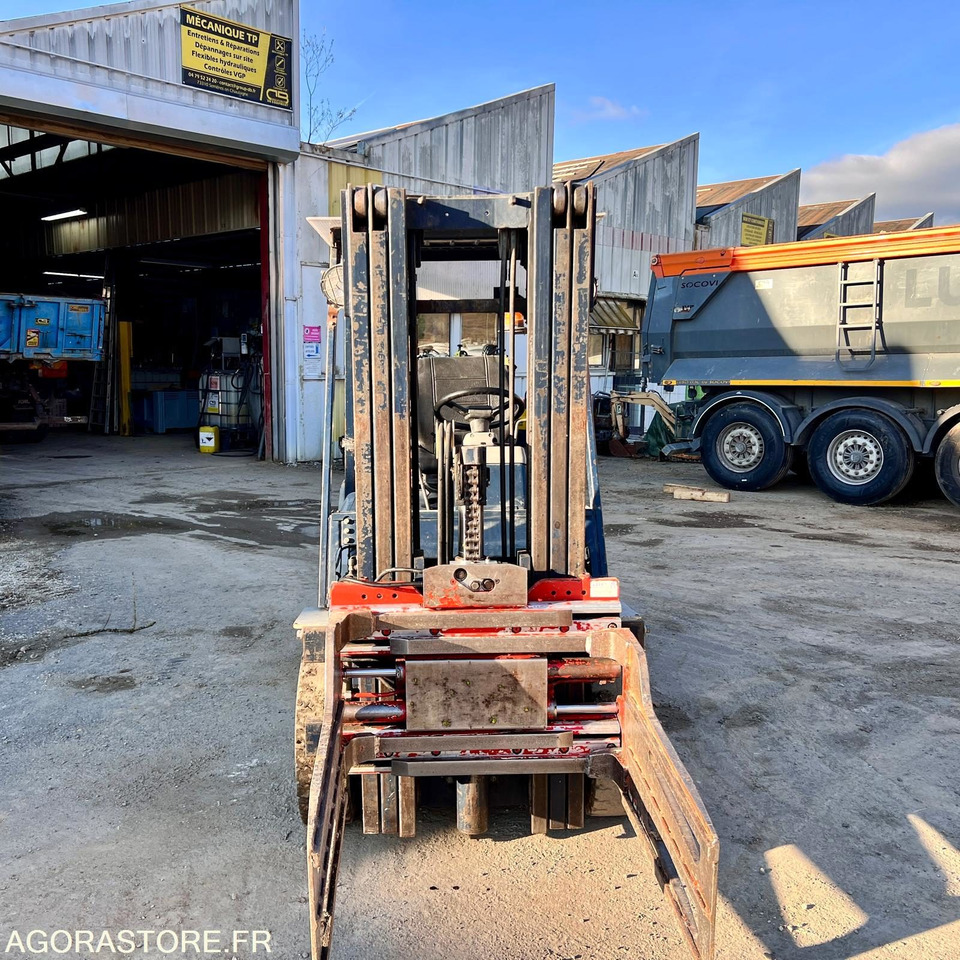 CHARIOT ÉLÉVATEUR À GAZ KOMATSU FG25T-11E AVEC PINCES - 1995 / 7938 HEURES - Empilhadeira a diesel: foto 5 CHARIOT ÉLÉVATEUR À GAZ KOMATSU FG25T-11E AVEC PINCES - 1995 / 7938 HEURES - Empilhadeira a diesel: foto 5