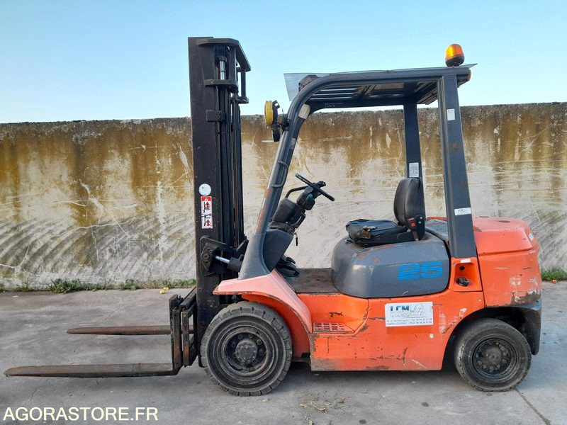 CHARIOT ELEVATEUR TOYOTA 627FDF25 - 2000 - Empilhadeira a diesel: foto 1 CHARIOT ELEVATEUR TOYOTA 627FDF25 - 2000 - Empilhadeira a diesel: foto 1