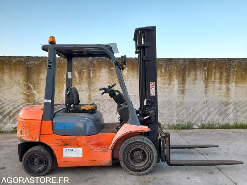 CHARIOT ELEVATEUR TOYOTA 627FDF25 - 2000 - Empilhadeira a diesel: foto 2 CHARIOT ELEVATEUR TOYOTA 627FDF25 - 2000 - Empilhadeira a diesel: foto 2