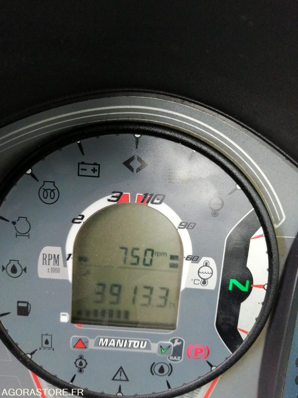 CHARIOT TELESCOPIQUE FIXE - MANITOU - 2.5 T - 2014 / 3910 HEURES - Empilhador telescópico: foto 4 CHARIOT TELESCOPIQUE FIXE - MANITOU - 2.5 T - 2014 / 3910 HEURES - Empilhador telescópico: foto 4