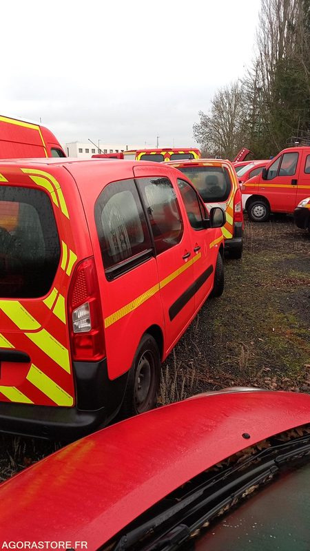 CITROËN - BERLINGO - 2009 - 187233KM - 947CAY57 - Furgão compacto: foto 3 CITROËN - BERLINGO - 2009 - 187233KM - 947CAY57 - Furgão compacto: foto 3