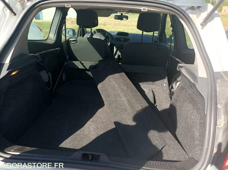 CLIO III 2010 2 places - Automóvel: foto 4 CLIO III 2010 2 places - Automóvel: foto 4