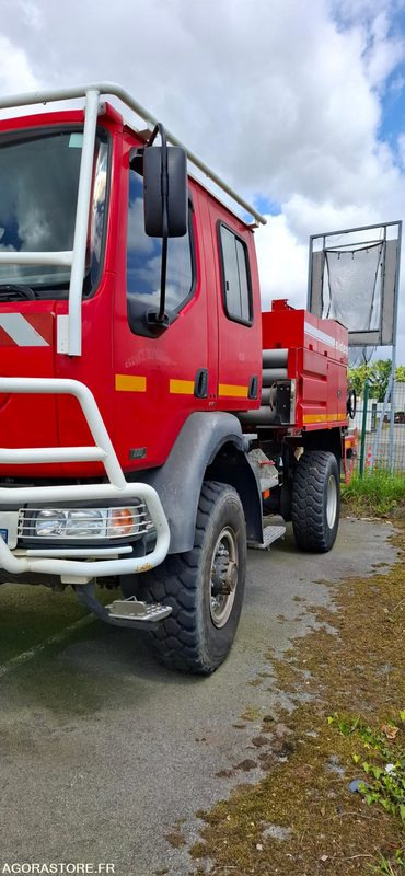 CAMION CITERNE FEUX FORET - RENAULT MIDLUM 220/12 - EP 236 ZQ - Camião: foto 3 CAMION CITERNE FEUX FORET - RENAULT MIDLUM 220/12 - EP 236 ZQ - Camião: foto 3