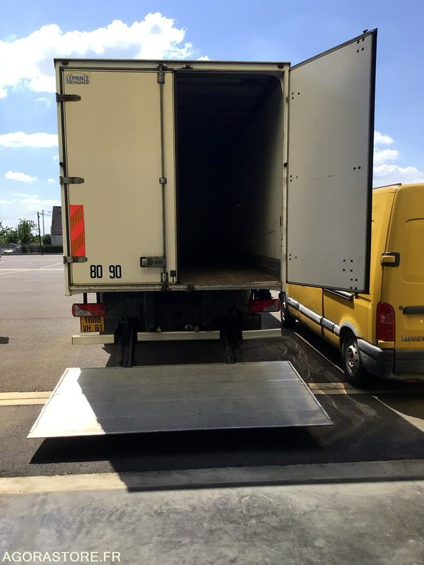 CAMION PORTEUR - Camião: foto 3 CAMION PORTEUR - Camião: foto 3