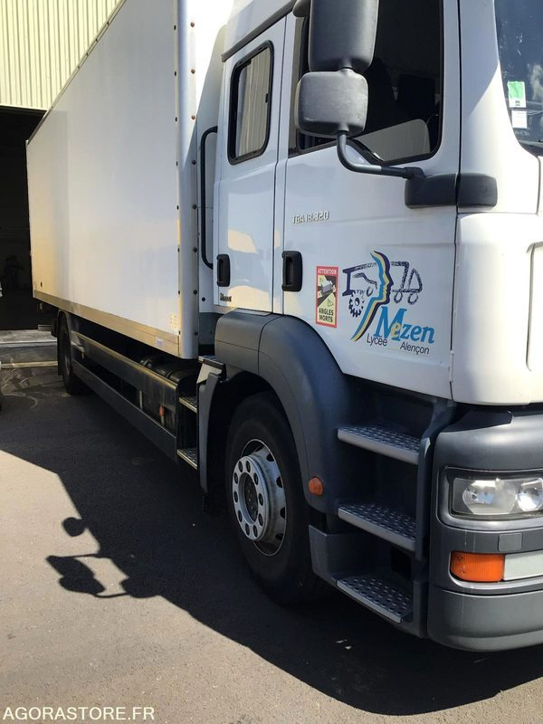 CAMION PORTEUR - Camião: foto 2 CAMION PORTEUR - Camião: foto 2