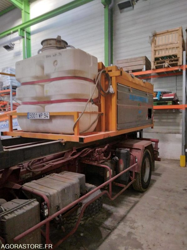 Camion poids lourd IVECO avec saleuse ACOMETIS (non roulant) - Camião: foto 2 Camion poids lourd IVECO avec saleuse ACOMETIS (non roulant) - Camião: foto 2