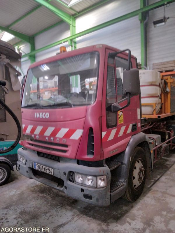 Camion poids lourd IVECO avec saleuse ACOMETIS (non roulant) - Camião: foto 1 Camion poids lourd IVECO avec saleuse ACOMETIS (non roulant) - Camião: foto 1
