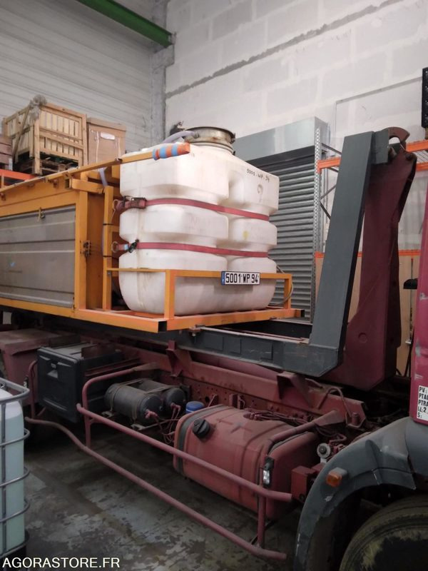 Camion poids lourd IVECO avec saleuse ACOMETIS (non roulant) - Camião: foto 3 Camion poids lourd IVECO avec saleuse ACOMETIS (non roulant) - Camião: foto 3
