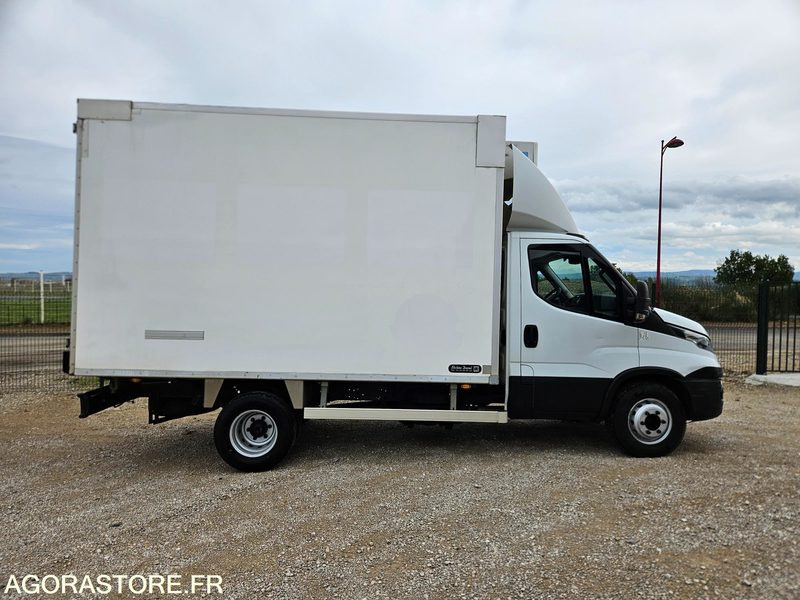 IVECO DAILY 72C21 PORTE VIANDE FRIGORIFIQUE - 2017 - Camião: foto 1 IVECO DAILY 72C21 PORTE VIANDE FRIGORIFIQUE - 2017 - Camião: foto 1