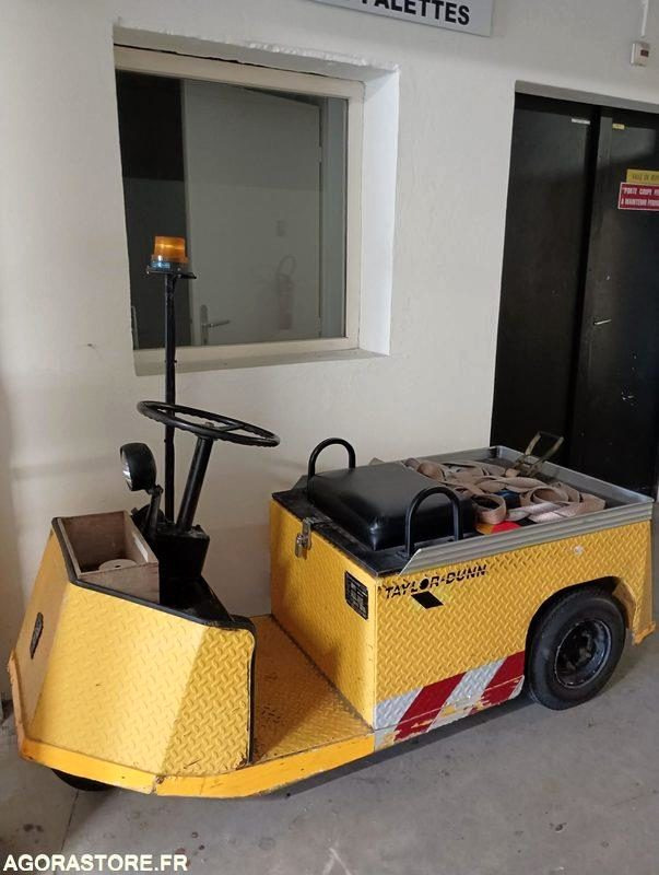 Chariot électrique TAYLOR DUNN - Bon état - 2010 - Trator elétrics: foto 1 Chariot électrique TAYLOR DUNN - Bon état - 2010 - Trator elétrics: foto 1