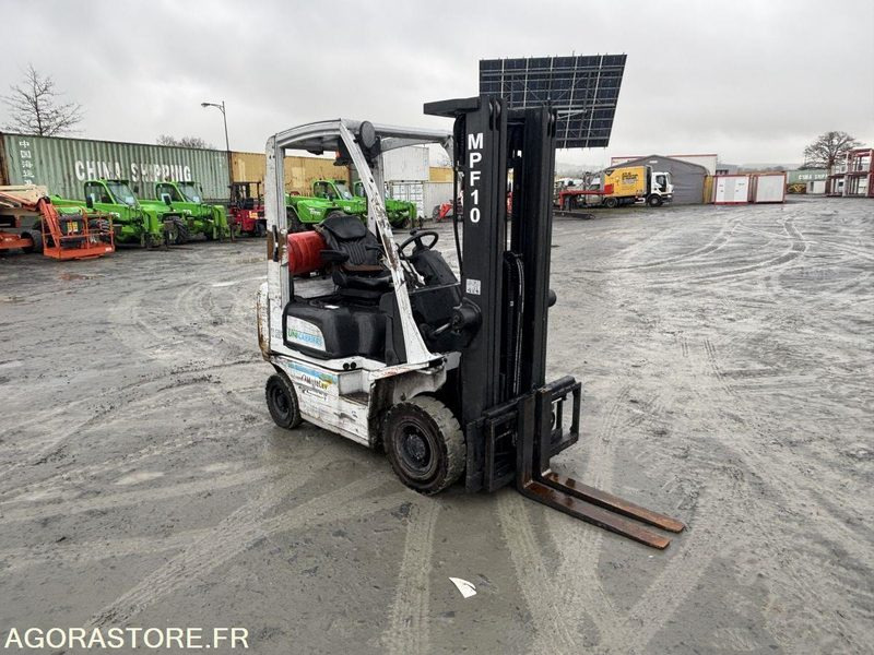 Chariot élévateur NISSAN GAZ 1.5T type P1D1A15LQ - Empilhadeira a gás: foto 3 Chariot élévateur NISSAN GAZ 1.5T type P1D1A15LQ - Empilhadeira a gás: foto 3