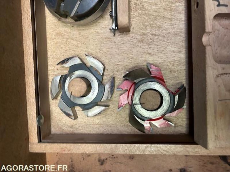 Combiné de menuisier C310e LUREM (380V) - avec outils et fraise de toupie - Ferramenta/ Equipamento: foto 4 Combiné de menuisier C310e LUREM (380V) - avec outils et fraise de toupie - Ferramenta/ Equipamento: foto 4