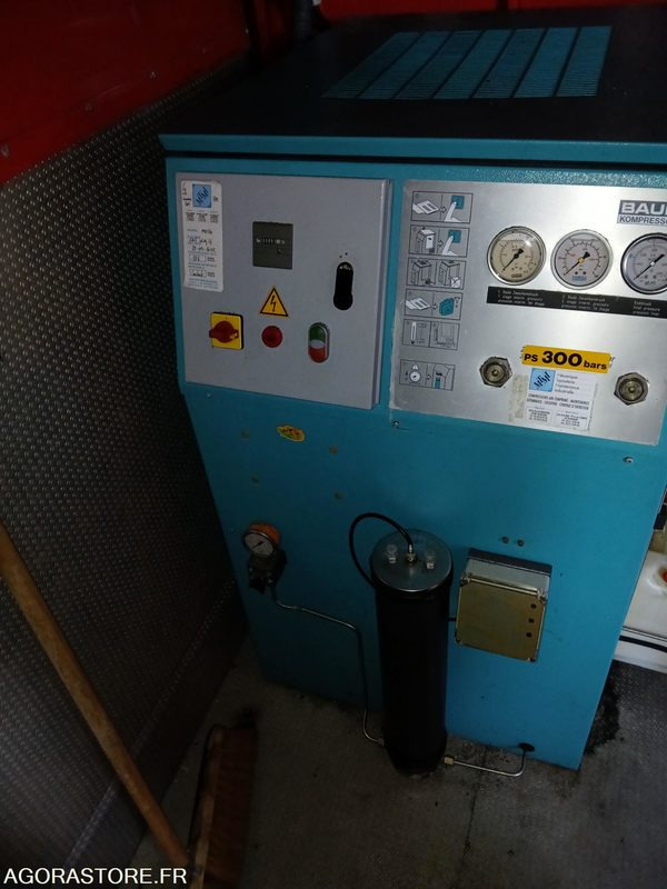 Compresseur HP air respirable BAUER MV120, avec rampe de gonflage 6 flexibles - Compressor de ar: foto 2 Compresseur HP air respirable BAUER MV120, avec rampe de gonflage 6 flexibles - Compressor de ar: foto 2