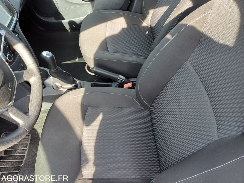 DACIA SANDERO EW-951-JH - 2018 - 179 000 km - Automóvel: foto 4 DACIA SANDERO EW-951-JH - 2018 - 179 000 km - Automóvel: foto 4