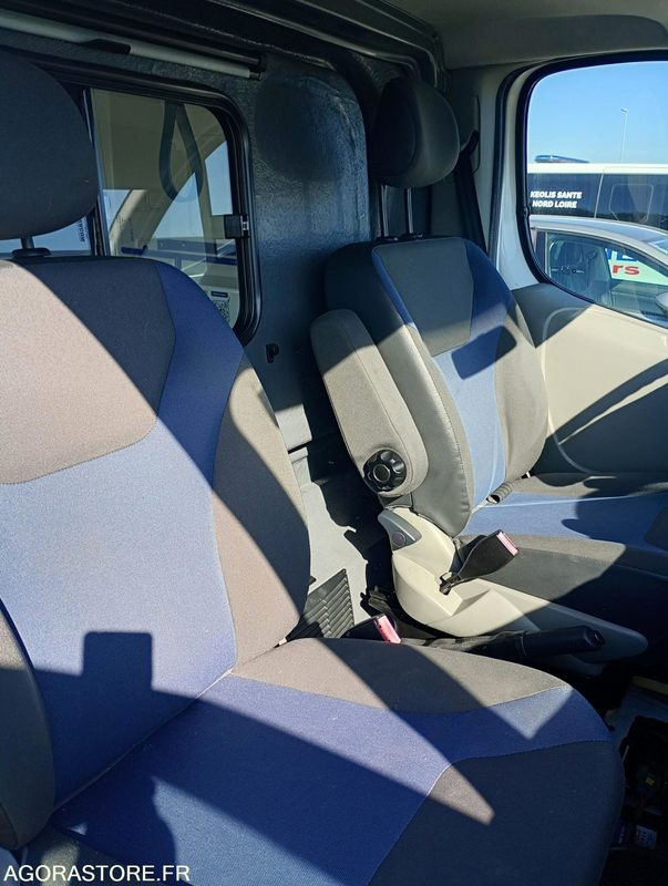 DB-331-DX - Non Roulant - RENAULT TRAFIC - VASP - 241 322 Kms - Ambulância: foto 4 DB-331-DX - Non Roulant - RENAULT TRAFIC - VASP - 241 322 Kms - Ambulância: foto 4