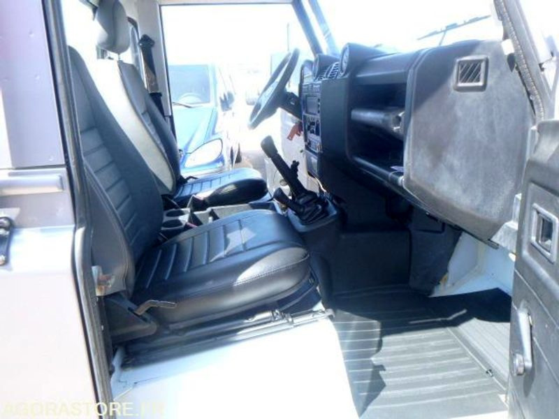 DEFENDER -Land Rover - 2011 - 131930km - 122ch - BON ETAT - SUV: foto 5 DEFENDER -Land Rover - 2011 - 131930km - 122ch - BON ETAT - SUV: foto 5